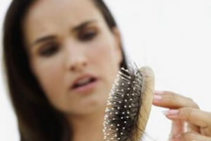 福州格莱美植发医生汇总的女性脱发四大原因 你占了几个